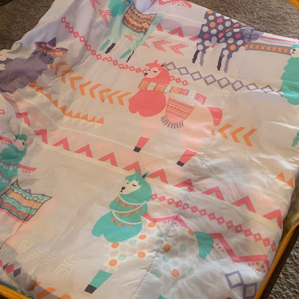 Girls llama bed set. Size full